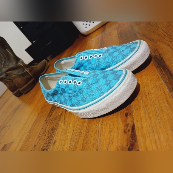 Vans - Picture 7 of 7